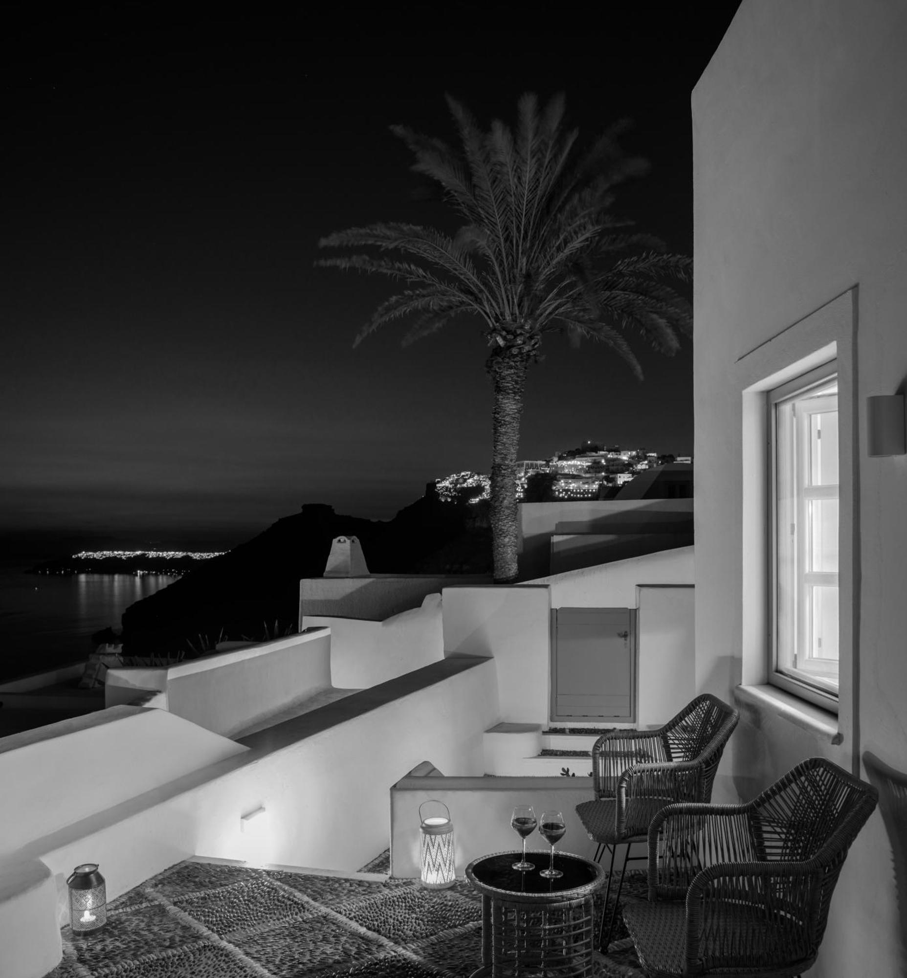 Anemos Family Suites Firá Buitenkant foto