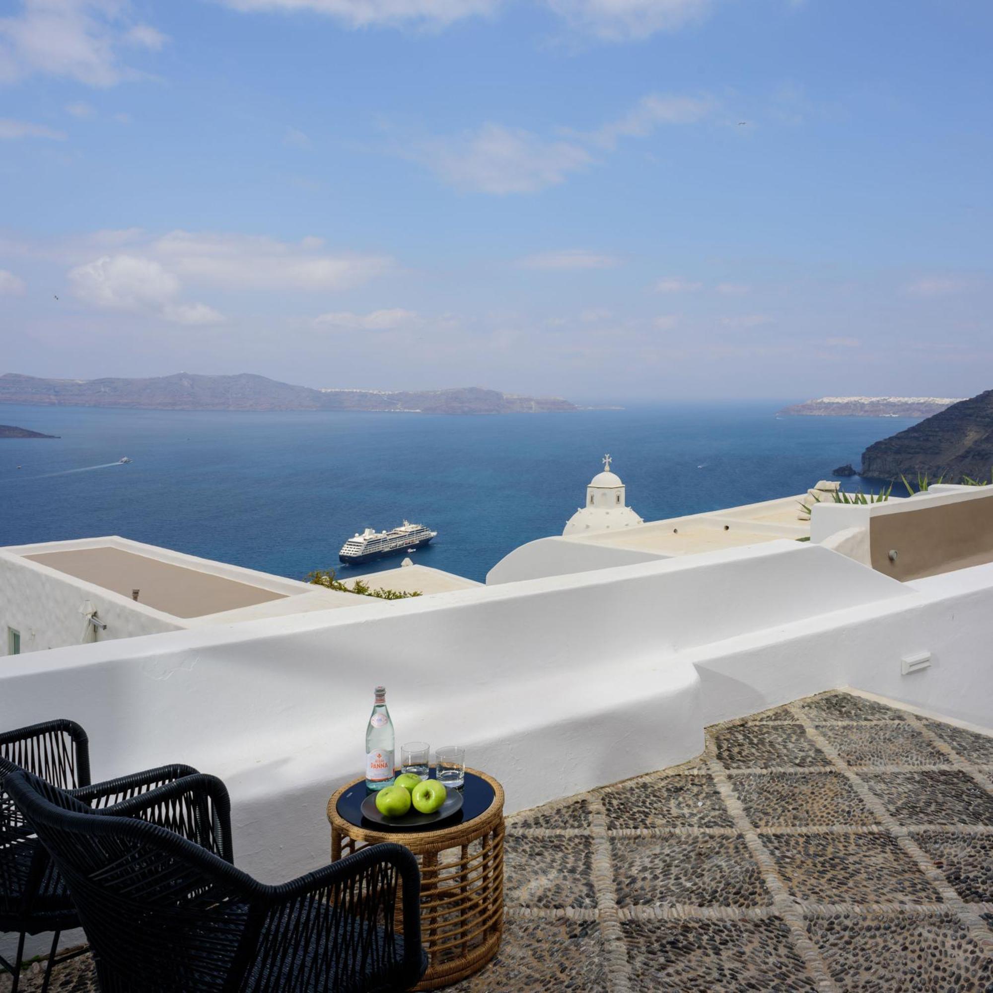 Anemos Family Suites Firá Buitenkant foto